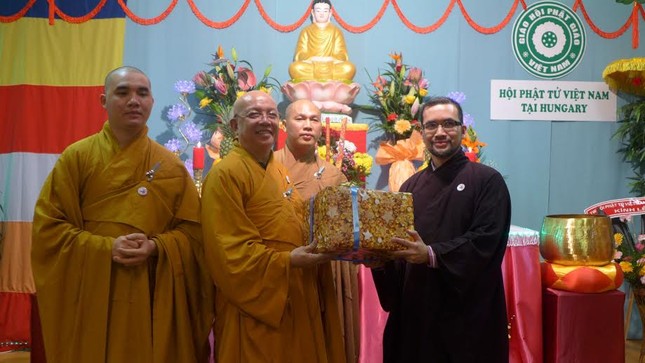 Hungary: Thượng bảng chùa Tuệ Giác của bà con Việt kiều ảnh 4 1 hungari 4.jpg