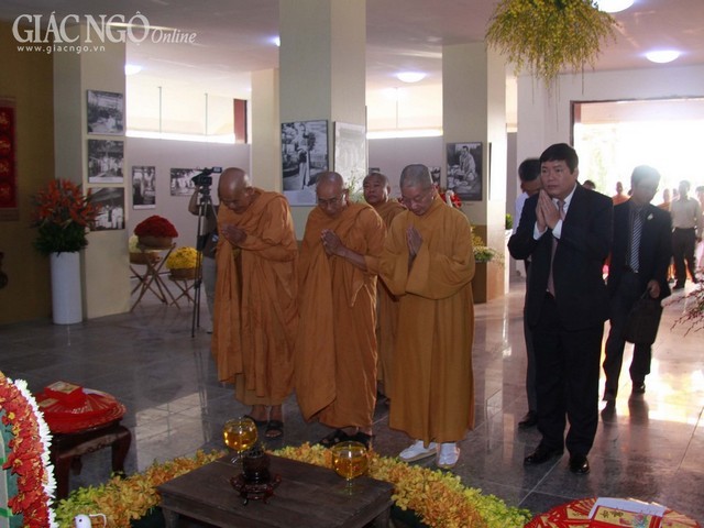 an vi - khai mac (20).jpg