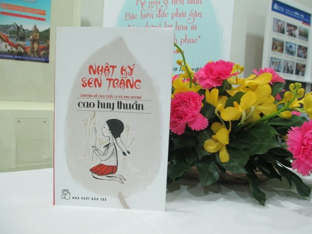 Trải lòng xung quanh "Nhật ký sen trắng" của GS.Cao Huy Thuần ảnh 4 nhatkysentrang2.jpg