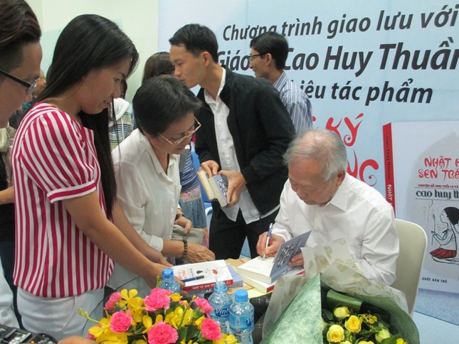 Trải lòng xung quanh "Nhật ký sen trắng" của GS.Cao Huy Thuần ảnh 3 nhatkysentrang3.jpg
