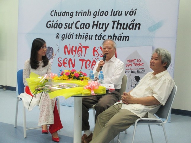 Trải lòng xung quanh "Nhật ký sen trắng" của GS.Cao Huy Thuần ảnh 2 nhatkysentrang4.jpg