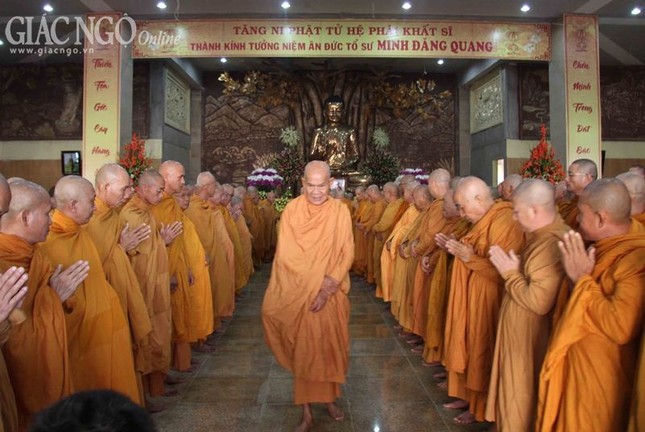 Hơn 1.500 Tăng Ni Hệ phái Khất sĩ trì bình khất thực ảnh 1 1 giang01.jpg