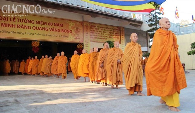 Hơn 1.500 Tăng Ni Hệ phái Khất sĩ trì bình khất thực ảnh 2 1 giang03.jpg