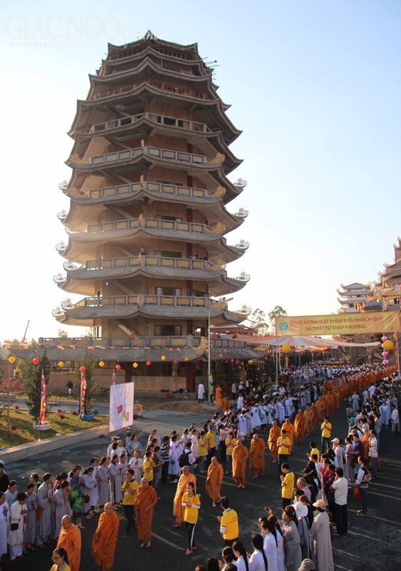 Hơn 1.500 Tăng Ni Hệ phái Khất sĩ trì bình khất thực ảnh 6 1 giang08.jpg