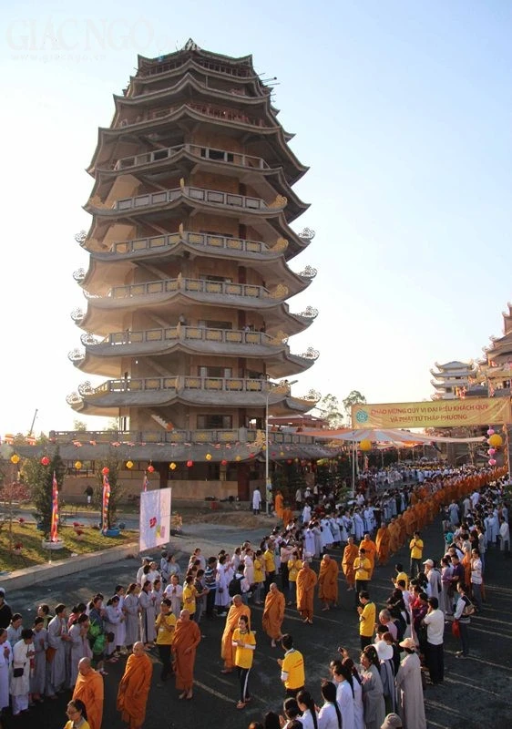 Hơn 1.500 Tăng Ni Hệ phái Khất sĩ trì bình khất thực ảnh 6 1 giang08.jpg