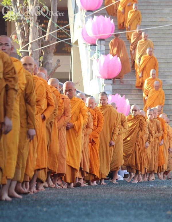 Hơn 1.500 Tăng Ni Hệ phái Khất sĩ trì bình khất thực ảnh 4 1 giang13.jpg