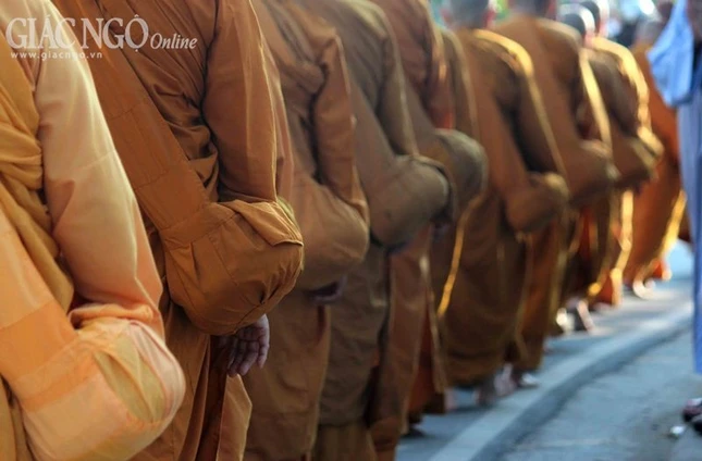 Hơn 1.500 Tăng Ni Hệ phái Khất sĩ trì bình khất thực ảnh 27 1 giang28.jpg