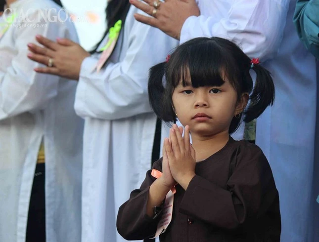 Hơn 1.500 Tăng Ni Hệ phái Khất sĩ trì bình khất thực ảnh 24 1 giang30.jpg