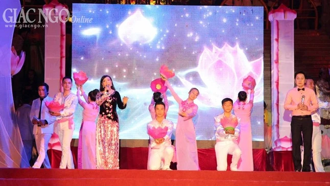 Đêm nhạc "Pháp đăng rạng ngời" ảnh 5 vugiang08.JPG