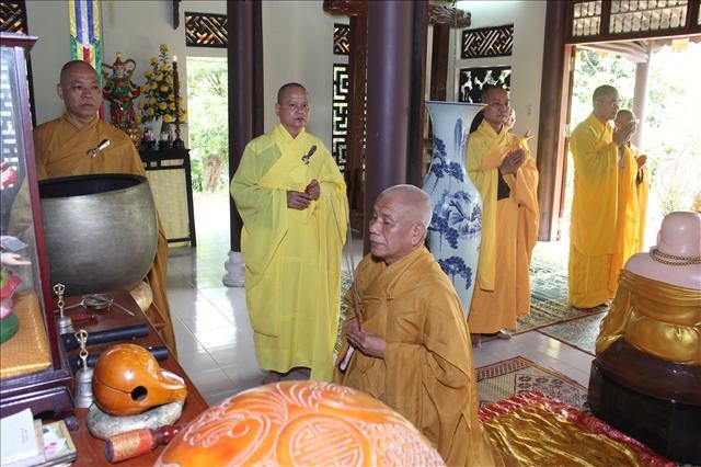 Môn đồ pháp quyến tưởng niệm cố HT.Thích Chơn Mãn ảnh 2 1 hue 2.jpg