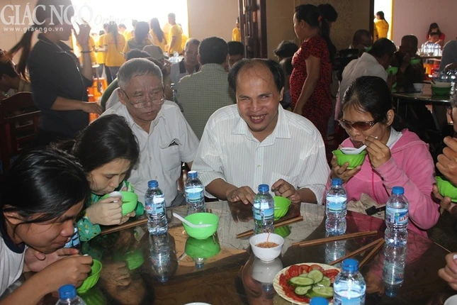 Pháp viện Minh Đăng Quang trao tặng 1.500 suất quà ảnh 6 AA.jpg