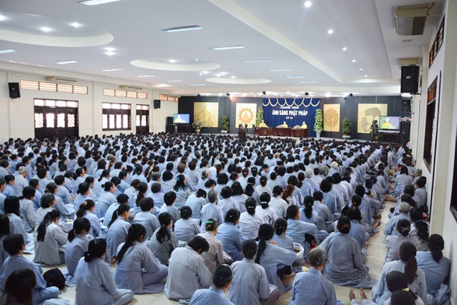 Hàng ngàn Phật tử tham dự "Ánh sáng Phật pháp" ảnh 1 1hoangphap.jpg