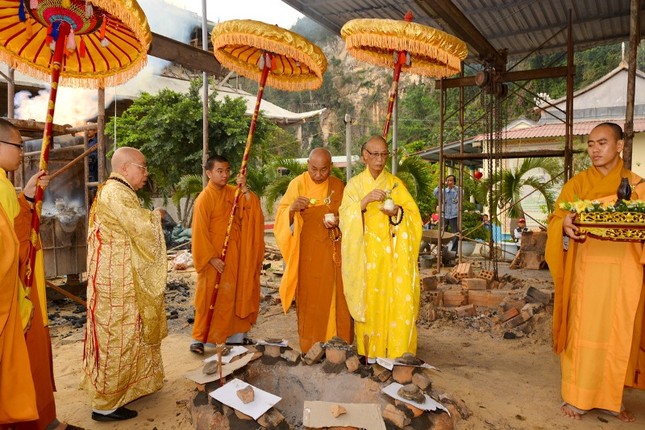 Chùa Long Hoa đúc tượng Phật bằng đồng gần 1 tấn ảnh 2 1 tn2.jpg