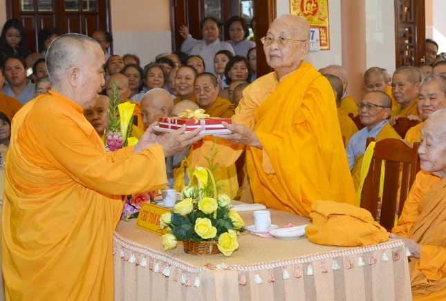Đà Nẵng: Khánh thành tịnh xá Ngọc Cơ ảnh 3 Ni gioi TU tang qua.jpg