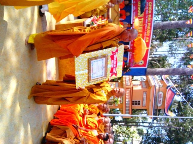 Tang qua nhan KT.jpg