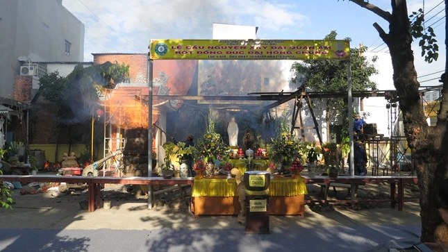 CHÙA LINH SƠN HẢI HỘI TỔ CHỨC LỄ CẨU NGUYỆN XÂY ĐÀI QUAN ÂM - RÓT ĐỒNG ĐÚC ĐẠI HỒNG CHUNG ảnh 1 1.JPG