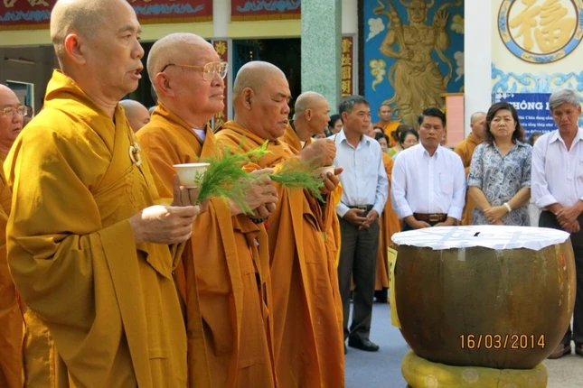 CHÙA LINH SƠN HẢI HỘI TỔ CHỨC LỄ CẨU NGUYỆN XÂY ĐÀI QUAN ÂM - RÓT ĐỒNG ĐÚC ĐẠI HỒNG CHUNG ảnh 6 6.JPG