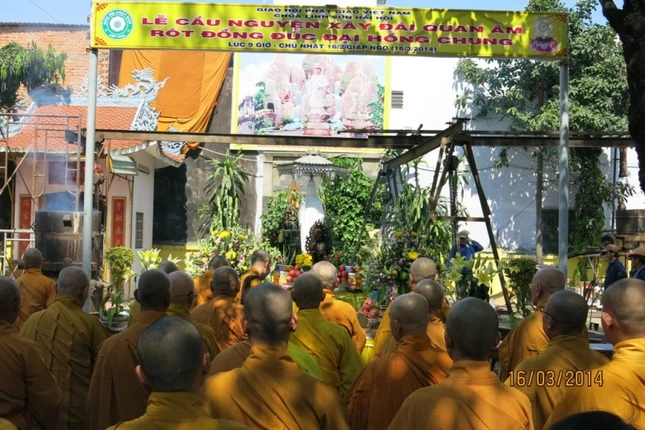 CHÙA LINH SƠN HẢI HỘI TỔ CHỨC LỄ CẨU NGUYỆN XÂY ĐÀI QUAN ÂM - RÓT ĐỒNG ĐÚC ĐẠI HỒNG CHUNG ảnh 7 7.JPG