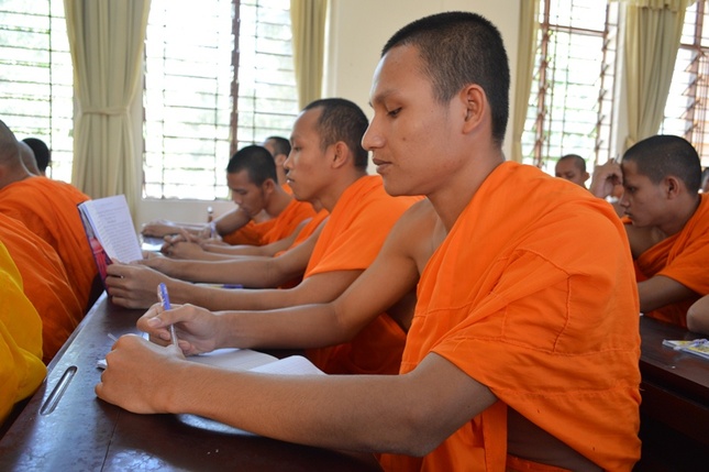 Chứ tăng sinh tham dự lớp tập huấn.jpg