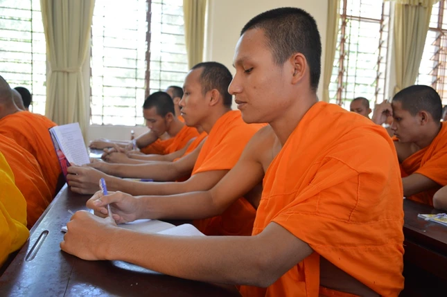 Chứ tăng sinh tham dự lớp tập huấn.jpg