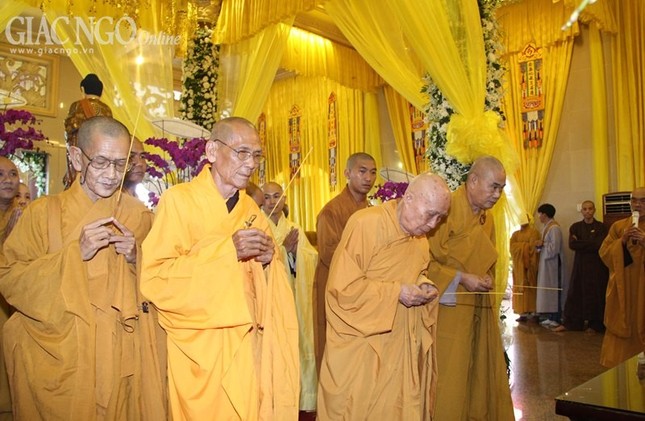 Tới 16g chiều 31-3, đã có 500 đoàn viếng tang ảnh 2 1 chieu05.jpg