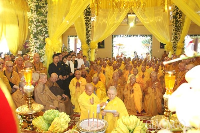 Cung tống kim quan Đại lão HT.Thích Trí Tịnh nhập bảo tháp ảnh 34 BT D5.jpg