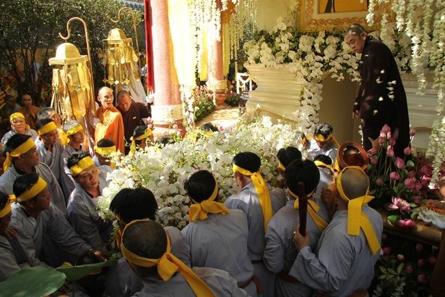 Chùm ảnh đặc biệt: Lễ nhập bảo tháp Đại lão Hòa thượng ảnh 25 vu giang 3.JPG