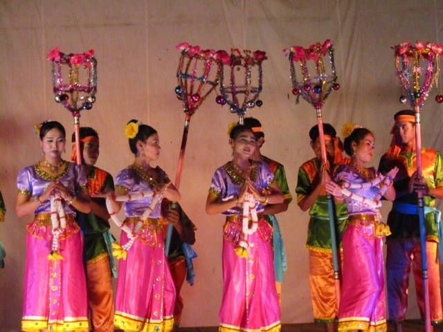 Tiết mục múa cổ truyền của đồng bào Khmer.jpg
