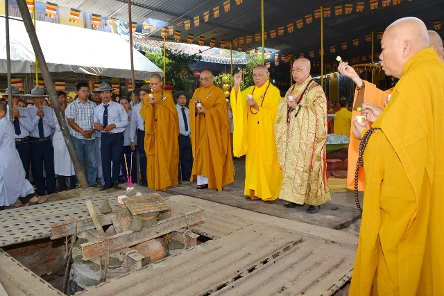 Chùa Pháp Bảo rót đồng đúc Đại hồng chung ảnh 2 anh 3.jpg