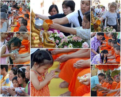 Dâng hương, tắm Phật và cầu may mắn là nét đẹp truyền thống của người dân Thái Lan trong những ngày đầu năm. Ảnh: Traveller. 12711702871271170303l2-1410-1396865867.j