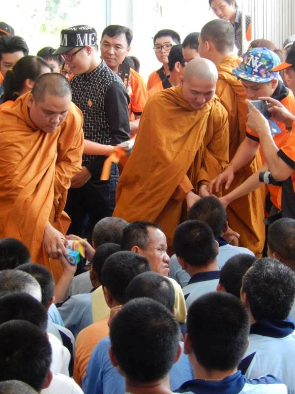 chu tang tang qua cho benh nha.jpg