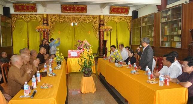 Gia Lai: Lãnh đạo tỉnh thăm, chúc mừng Phật đản ảnh 1 DSC_0382.JPG