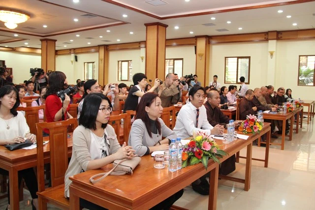 100 nhà báo dự họp báo về Đại lễ Vesak LHQ 2014 ảnh 3 1 hop bao 3.jpg