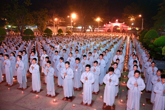 Phật tử chùa Hoằng Pháp cầu nguyện cho phà Sewol ảnh 2 1 hp 2.jpg