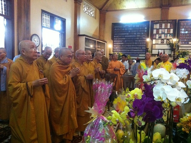 hình 13 chư Tôn Đức tưởng niêm cố Ni Sư.JPG