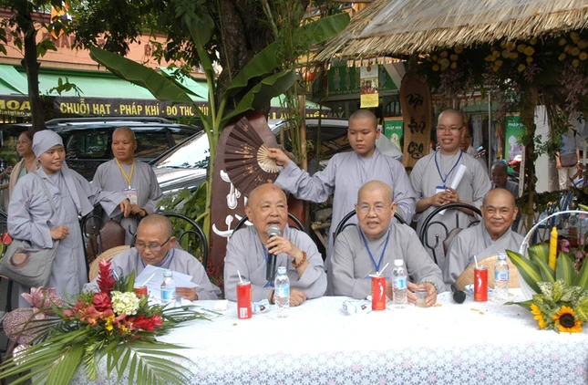 Thi vẽ tranh Đức Phật, cắm hoa, thư pháp, ẩm thực ảnh 26 DSC_0146.JPG