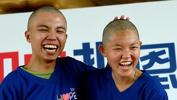 Hơn 300 người xuống tóc cho hy vọng ảnh 4 1 vch 4.jpg