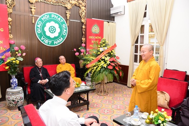 Tổng Giám mục Hà Nội thăm GHPGVN ảnh 2 TND_0675.jpg