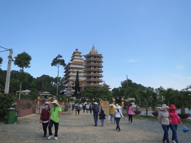 Nghỉ lễ, hành hương núi Cấm viếng chùa, lễ Phật ảnh 3 a phat 2.JPG