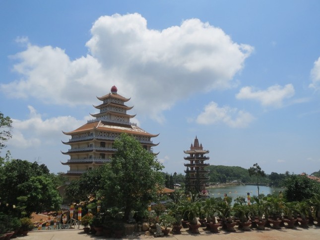 Nghỉ lễ, hành hương núi Cấm viếng chùa, lễ Phật ảnh 5 a phat 4.JPG