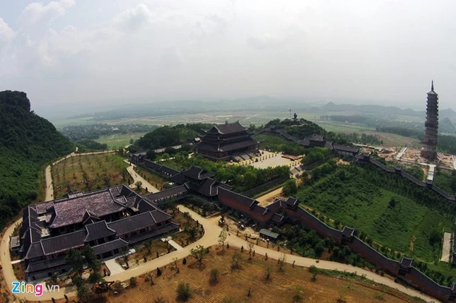 Song song với công tác an ninh, vệ sinh an toàn thực phẩm, phiên dịch, tình nguyện viên và trợ giúp đại biểu tới tham dự phần lớn được hỗ trợ từ sinh viên các trường Đại học tại Hà Nội.