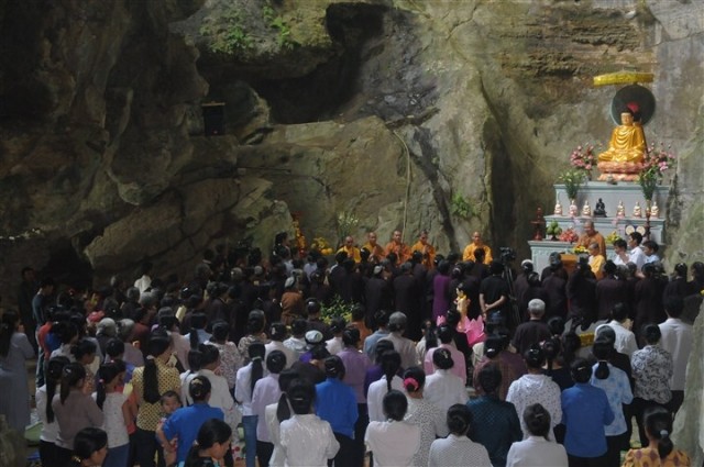chua linh ung 1.jpg