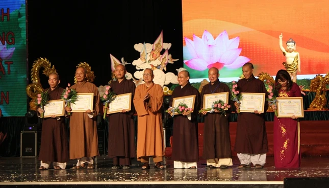 vannghetraogiai (15).jpg