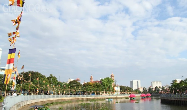 khong khi phat dan (21).jpg