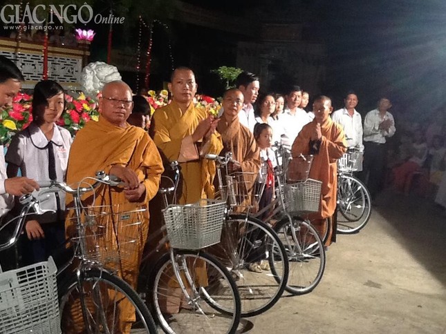 ch_ tôn _úc nh_n xe __p t_ t_m lòng ca s_ Thùy Trang.jpg
