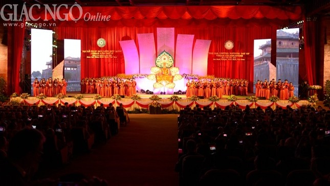 Trọng thể khai mạc Đại lễ Vesak LHQ 2014 tại Bái Đính ảnh 39 1 mua 4.jpg