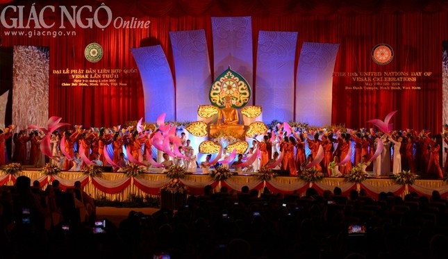 Trọng thể khai mạc Đại lễ Vesak LHQ 2014 tại Bái Đính ảnh 41 1 mua 7.jpg