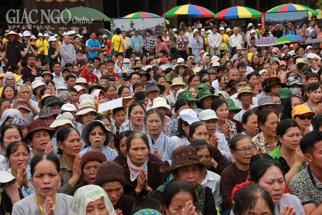 Chùm ảnh: Nghi lễ tắm Phật tại sân điện Thích Ca ảnh 12 IMG_4700.jpg