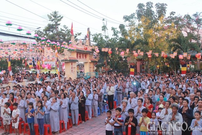 Đồng Tháp: Diễu hành xe hoa và văn nghệ Phật đản ảnh 3 dong thap 3.jpg