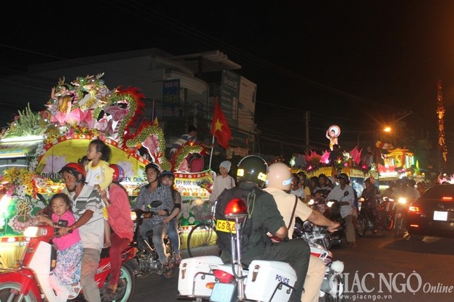 Đồng Tháp: Diễu hành xe hoa và văn nghệ Phật đản ảnh 9 dong thap 9.jpg